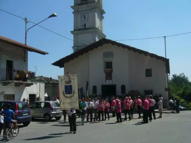 Davanti alla Chiesa Parrocchiale di San Sebastiano